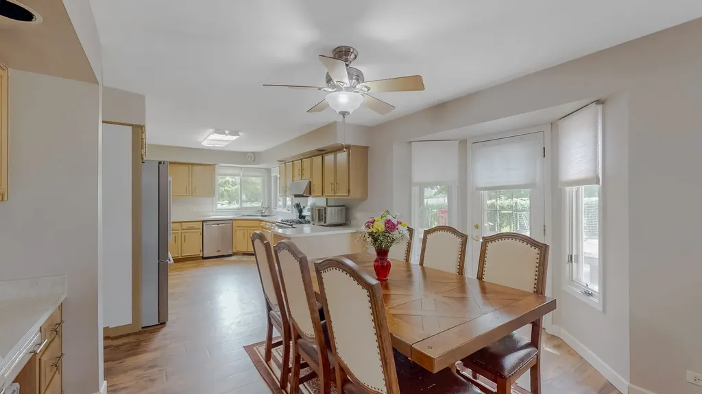 3527 Hobbes Drive Naperville IL 60564