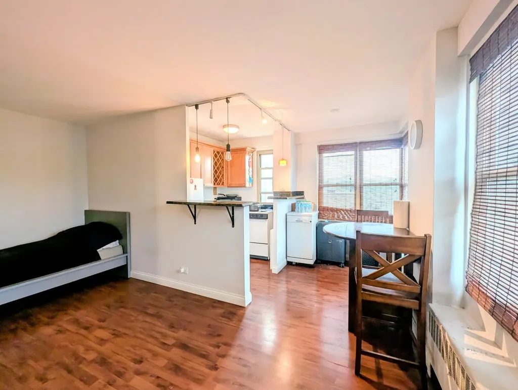 2610 West Balmoral Avenue Chicago IL 60625