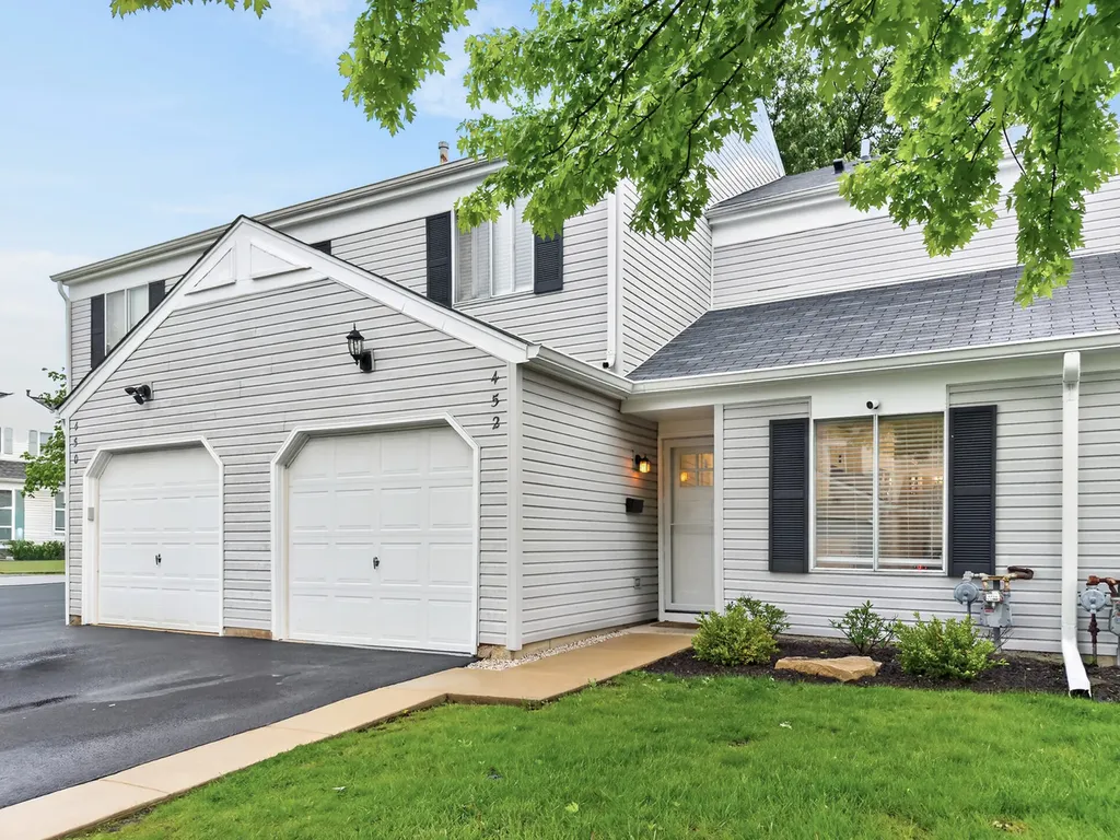 452 Minnesota Circle Carol Stream IL 60188