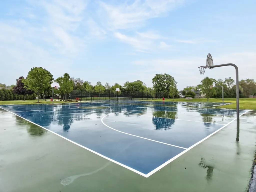 452 Minnesota Circle Carol Stream IL 60188