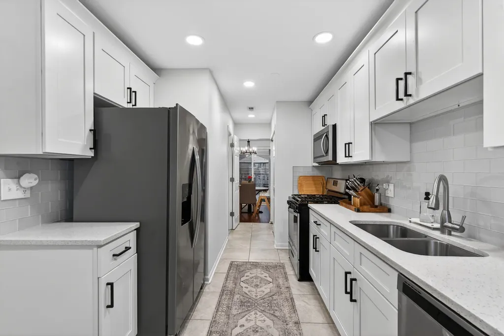 452 Minnesota Circle Carol Stream IL 60188