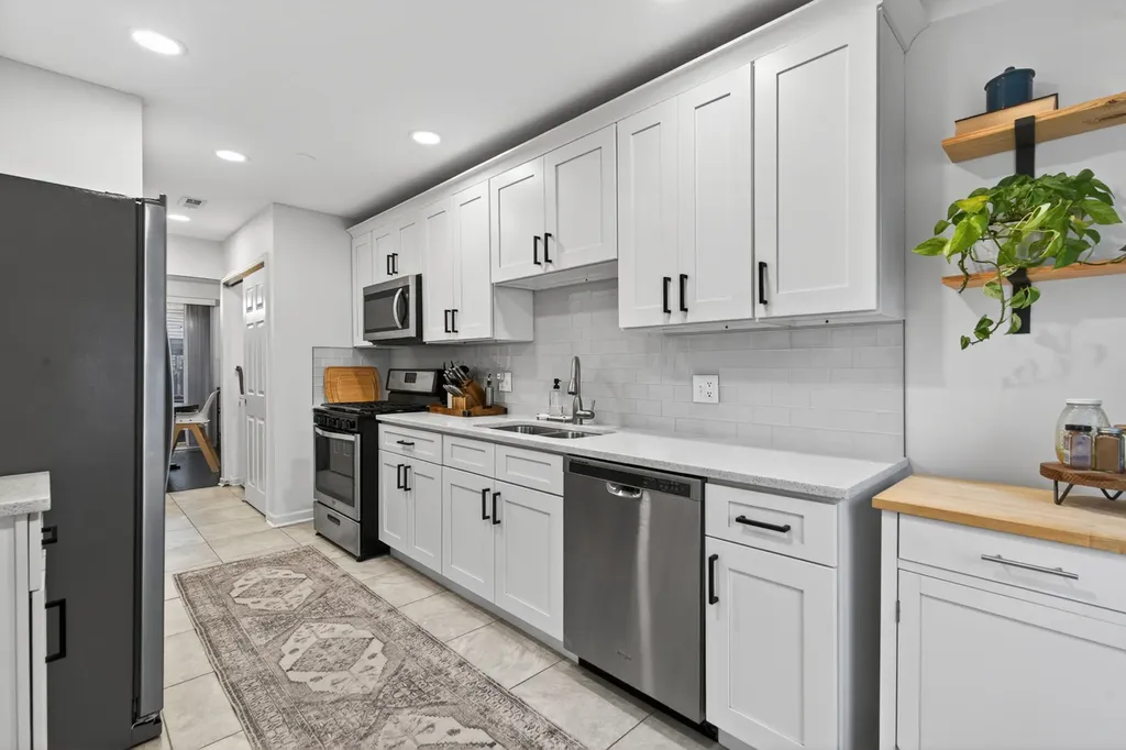 452 Minnesota Circle Carol Stream IL 60188