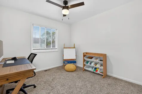452 Minnesota Circle Carol Stream IL 60188