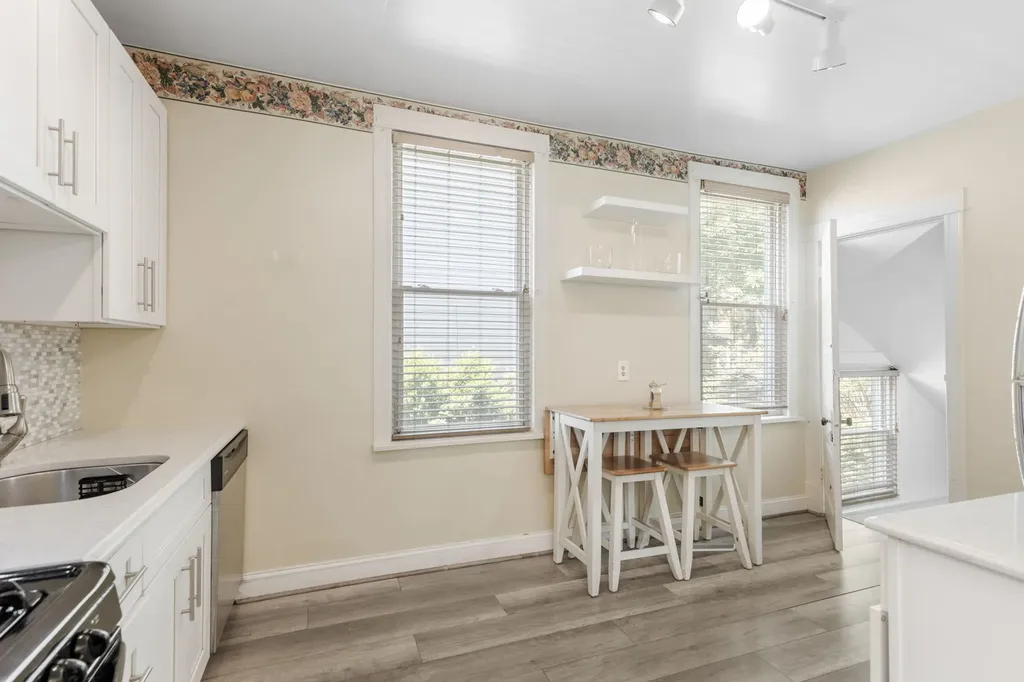 1819 West Cornelia Avenue Chicago IL 60657