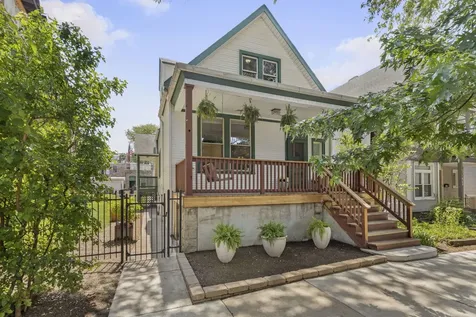 1819 West Cornelia Avenue Chicago IL 60657