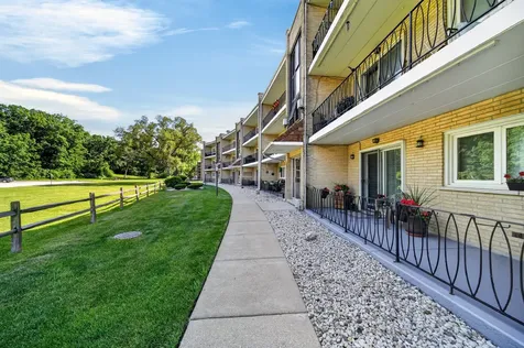 9504 South 86th Avenue Hickory Hills IL 60457
