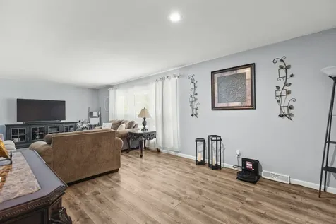 7632 Larwinn Drive Rockford IL 61107