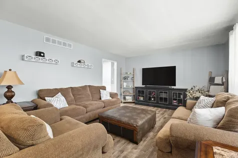 7632 Larwinn Drive Rockford IL 61107