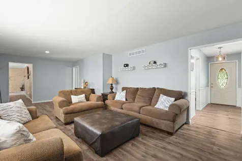 7632 Larwinn Drive Rockford IL 61107