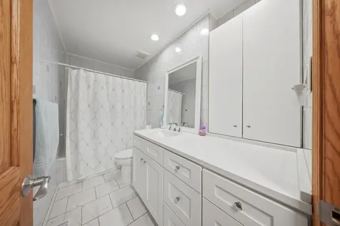 824 Oakton Avenue Romeoville IL 60446
