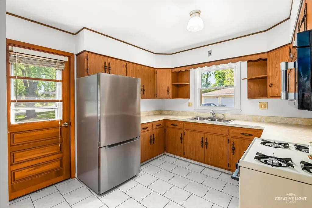 1732 Roanoak Avenue Aurora IL 60506