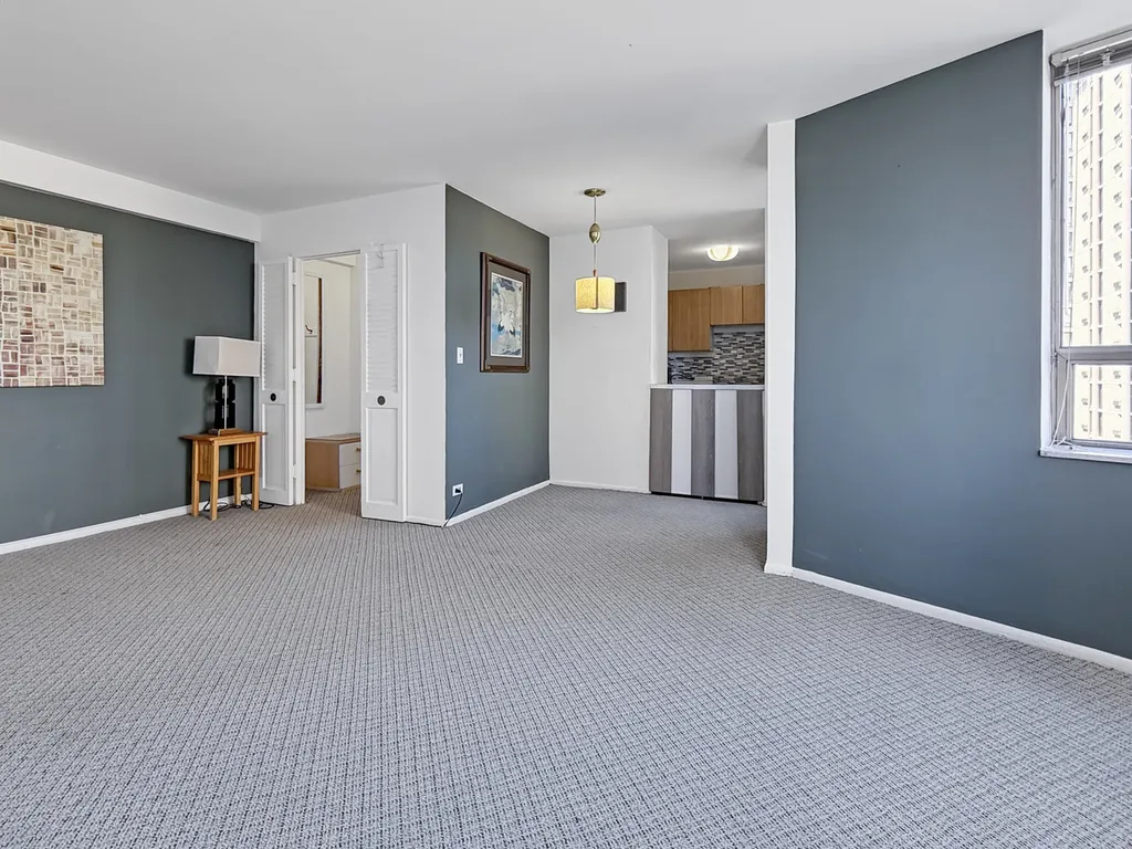 5701 North Sheridan Road Chicago IL 60660