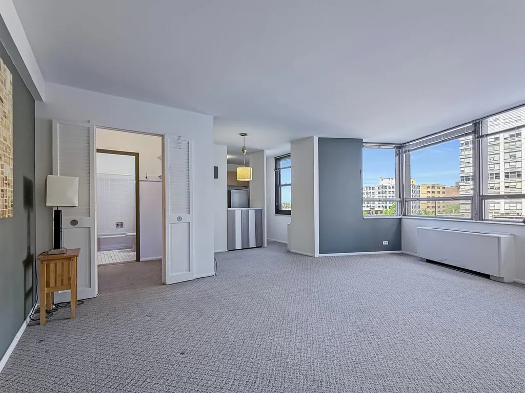 5701 North Sheridan Road Chicago IL 60660