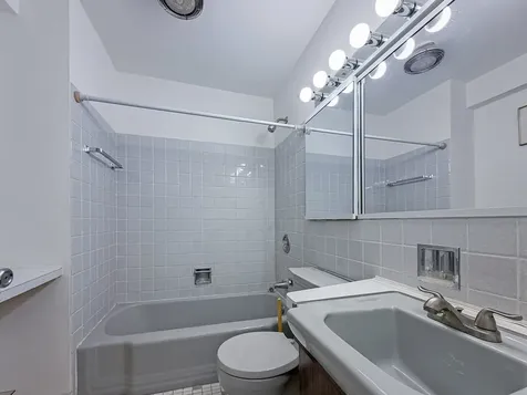 5701 North Sheridan Road Chicago IL 60660