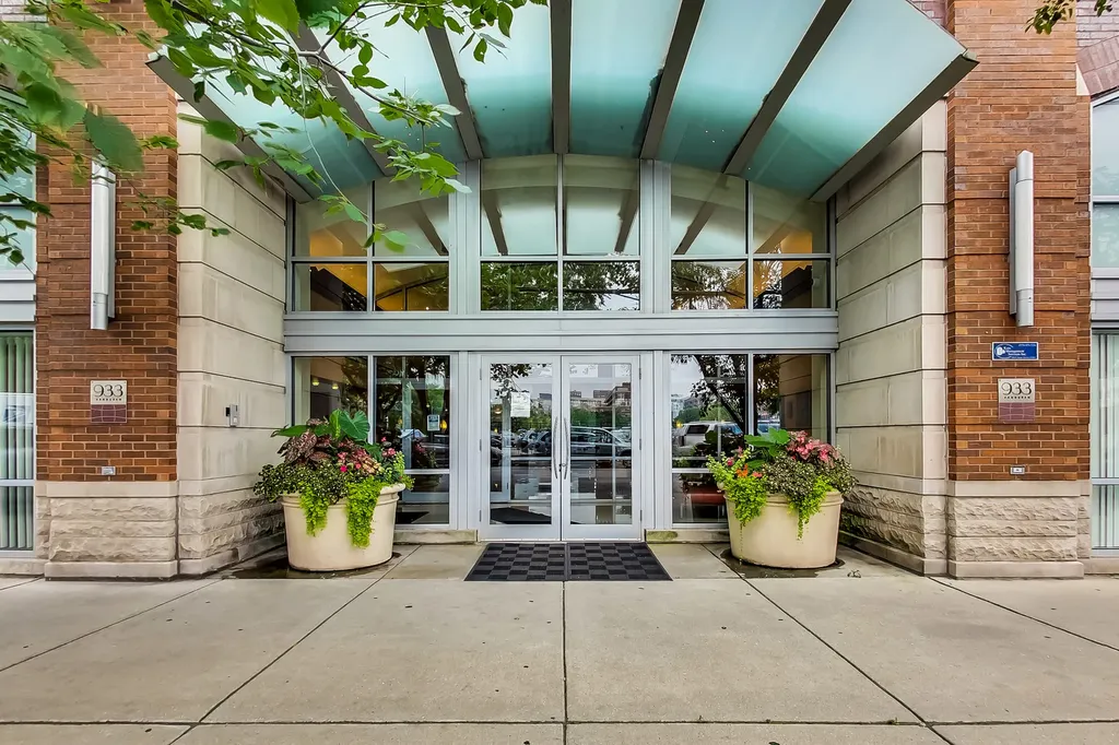 933 West Van Buren Street Chicago IL 60607
