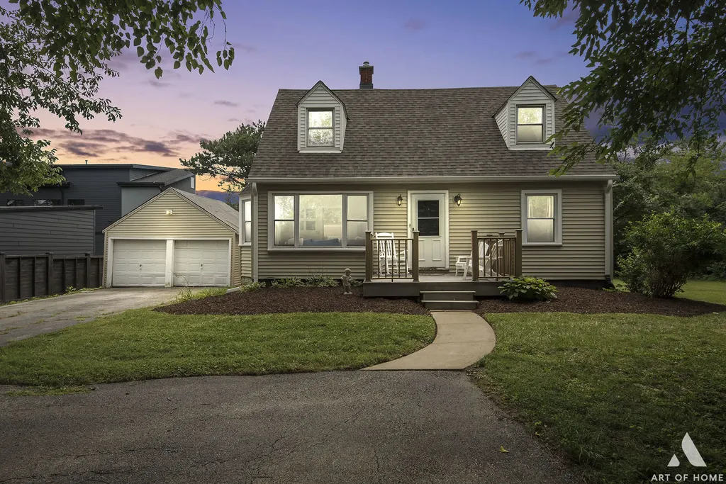 923 West Plainfield Road La Grange Highlands IL 60525