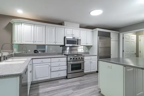 302 Kazimour Drive Lake Barrington IL 60010