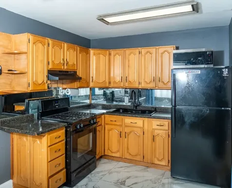 304 Hamrick Avenue Romeoville IL 60446