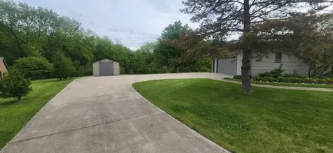 1814 Hickory Lane Dixon IL 61021