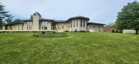 1814 Hickory Lane Dixon IL 61021