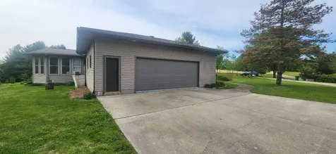 1814 Hickory Lane Dixon IL 61021