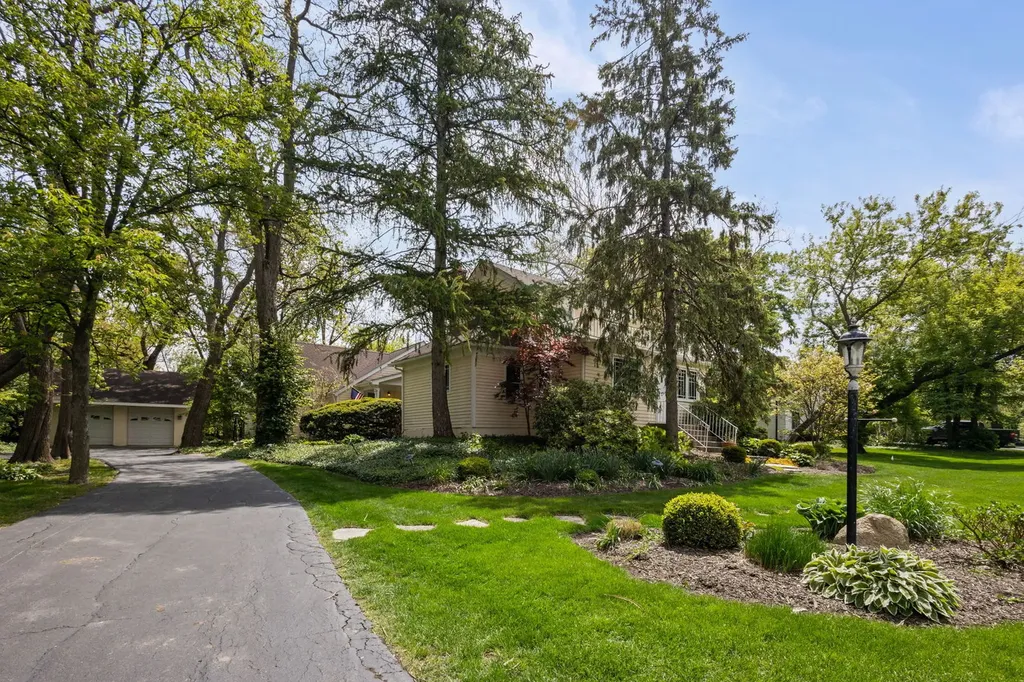 3961 Fairview Avenue Downers Grove IL 60515