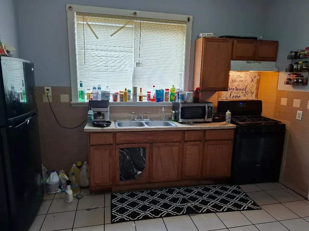 10941 South Wentworth Avenue Chicago IL 60628