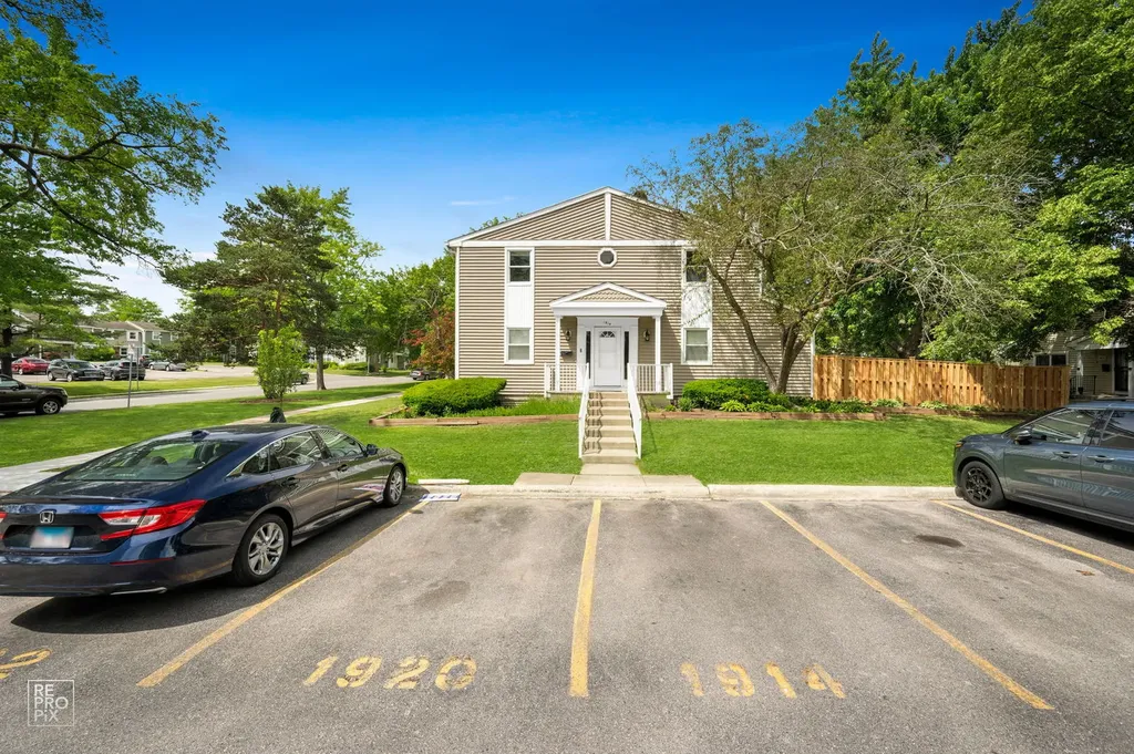 1914 Flintshire Drive Schaumburg IL 60194