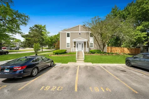 1914 Flintshire Drive Schaumburg IL 60194