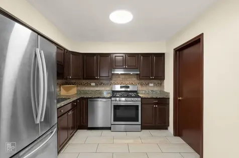1914 Flintshire Drive Schaumburg IL 60194