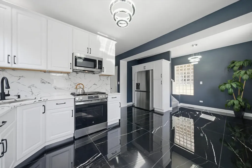 6341 South Francisco Avenue Chicago IL 60629