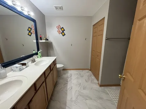 1523 Grand Drive Dekalb IL 60115