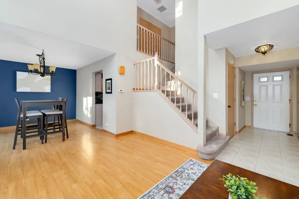 104 Thistle Court Schaumburg IL 60194