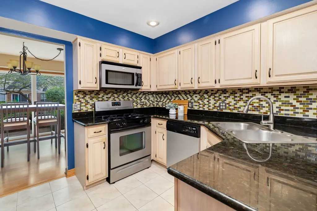 104 Thistle Court Schaumburg IL 60194