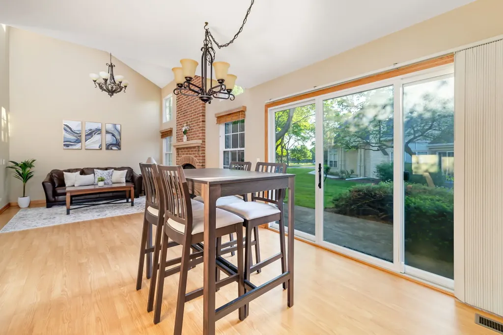 104 Thistle Court Schaumburg IL 60194