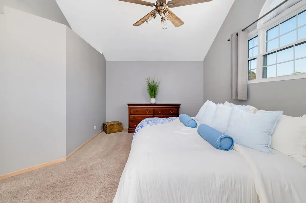 104 Thistle Court Schaumburg IL 60194
