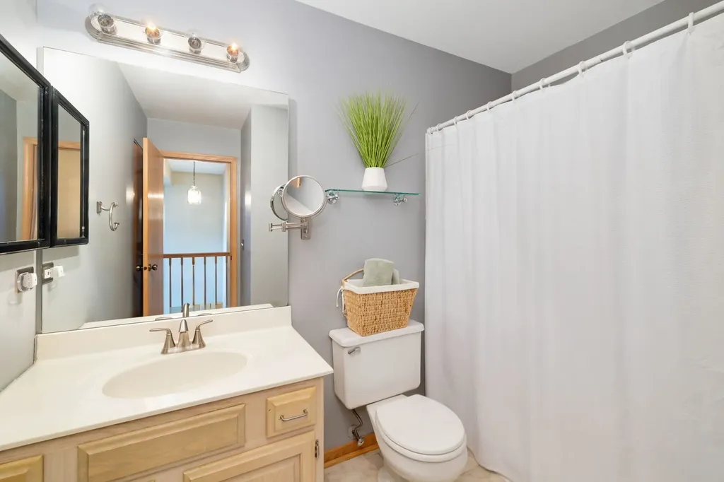 104 Thistle Court Schaumburg IL 60194