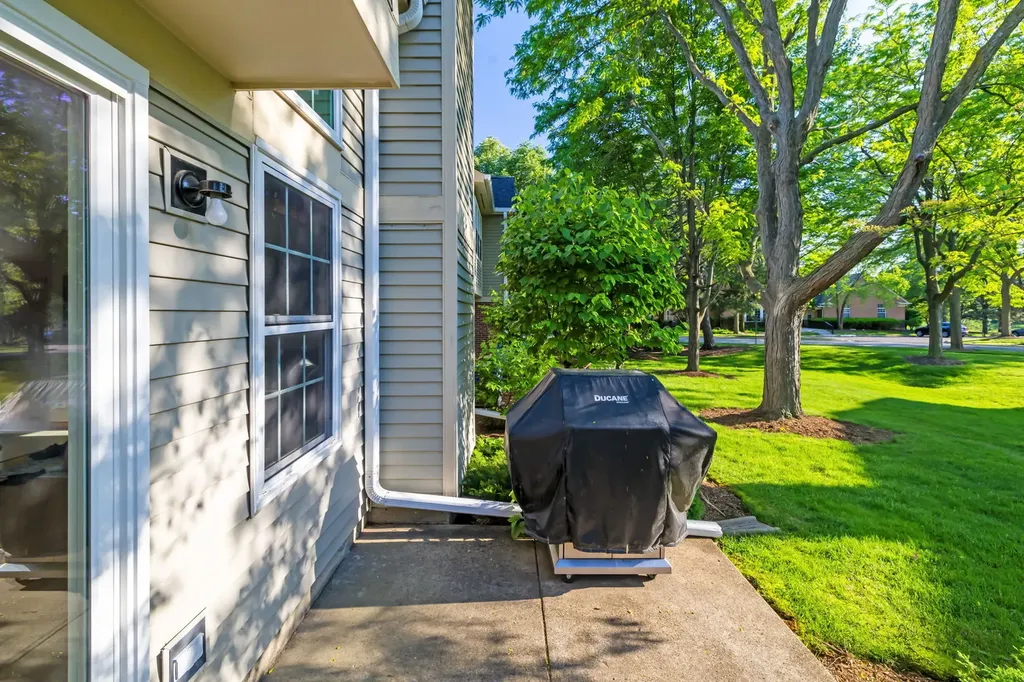 104 Thistle Court Schaumburg IL 60194
