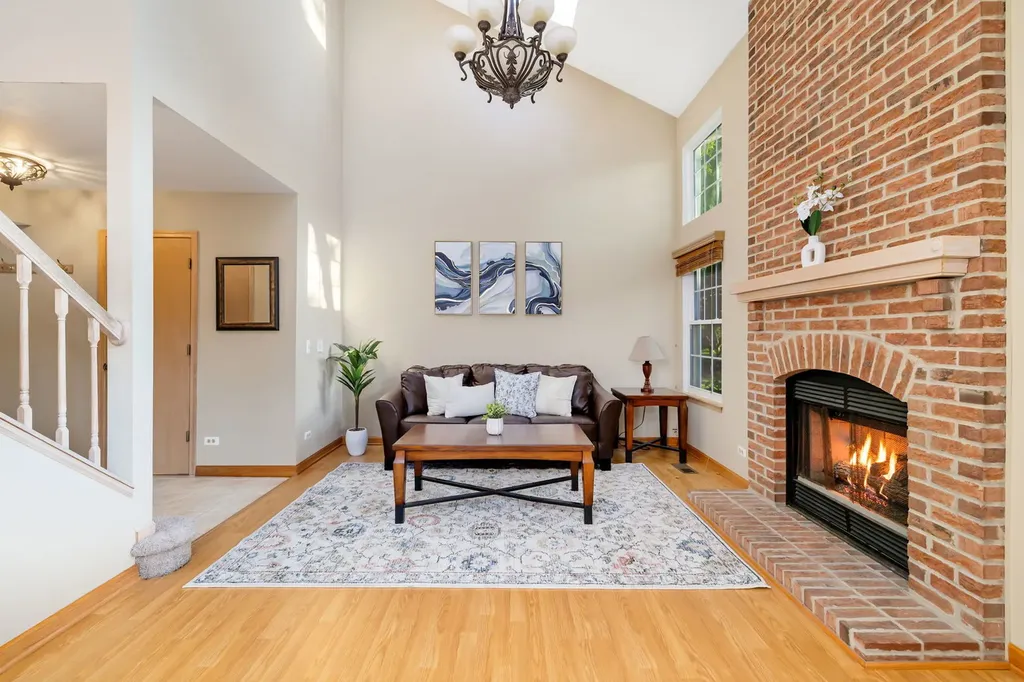 104 Thistle Court Schaumburg IL 60194