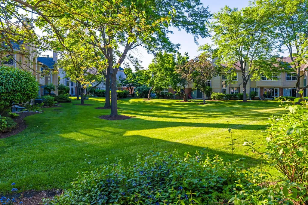 104 Thistle Court Schaumburg IL 60194