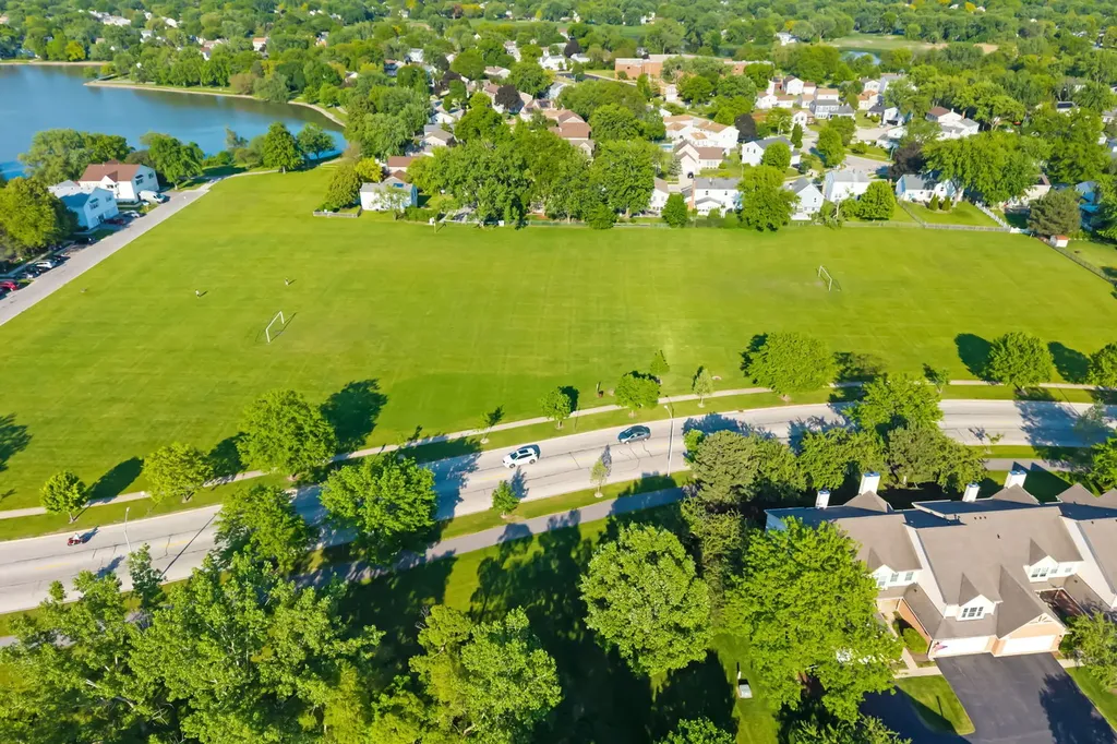 104 Thistle Court Schaumburg IL 60194