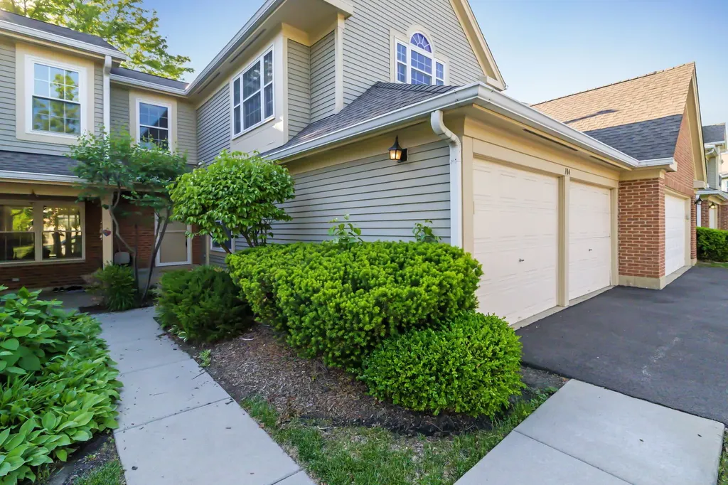 104 Thistle Court Schaumburg IL 60194