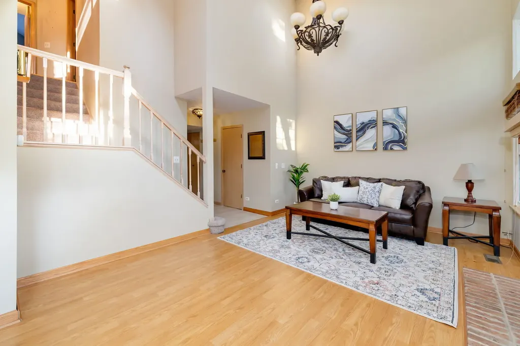 104 Thistle Court Schaumburg IL 60194