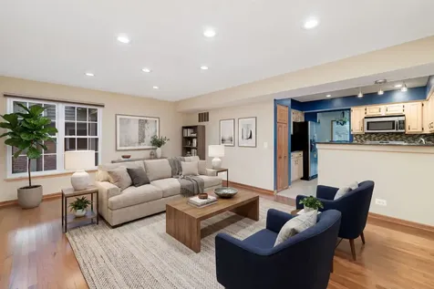 104 Thistle Court Schaumburg IL 60194
