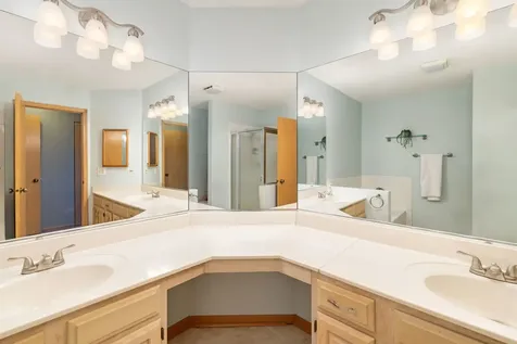 104 Thistle Court Schaumburg IL 60194