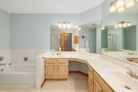 104 Thistle Court Schaumburg IL 60194