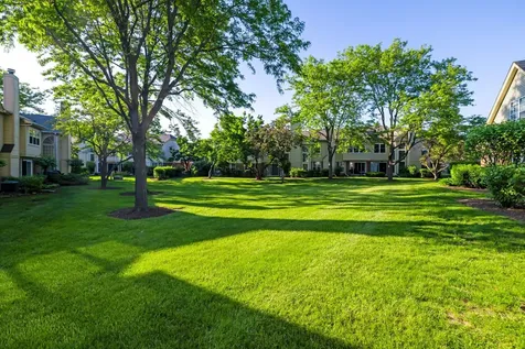 104 Thistle Court Schaumburg IL 60194