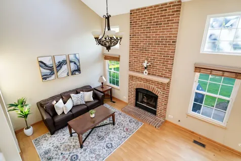 104 Thistle Court Schaumburg IL 60194