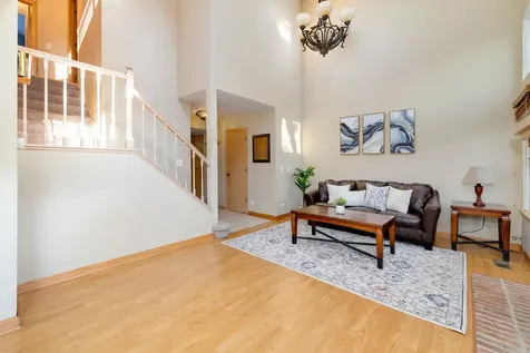 104 Thistle Court Schaumburg IL 60194