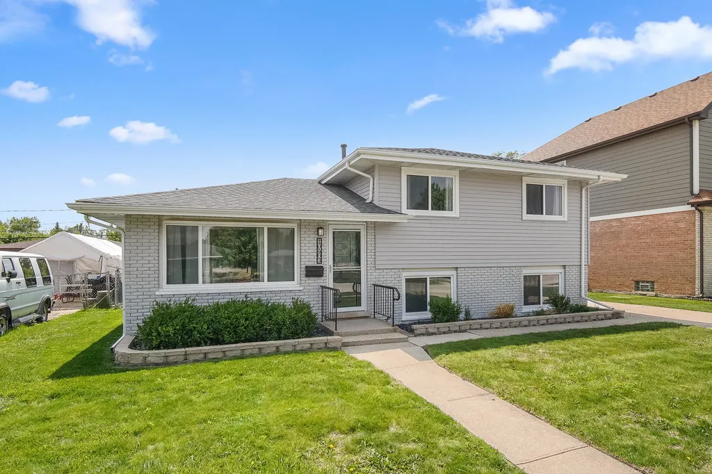 10403 Barnard Drive Chicago Ridge IL 60415